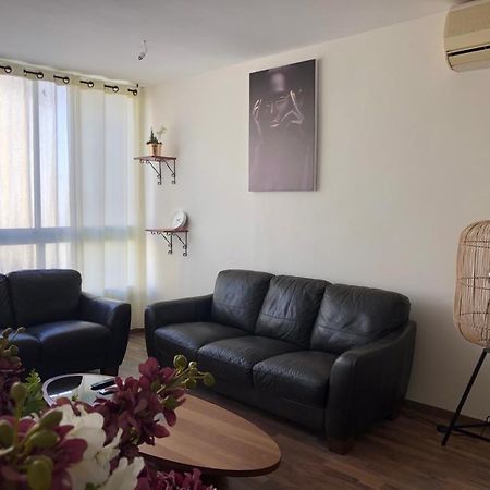 Sky Home Apartment Jabotinsky 8 Бат-Ям Экстерьер фото