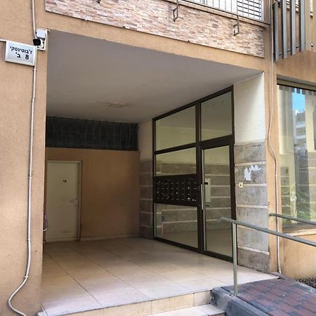 Sky Home Apartment Jabotinsky 8 Бат-Ям Экстерьер фото