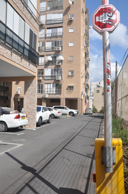 Sky Home Apartment Jabotinsky 8 Бат-Ям Экстерьер фото