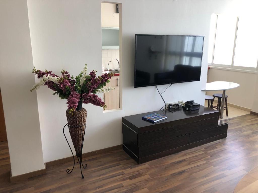 Sky Home Apartment Jabotinsky 8 Бат-Ям Экстерьер фото